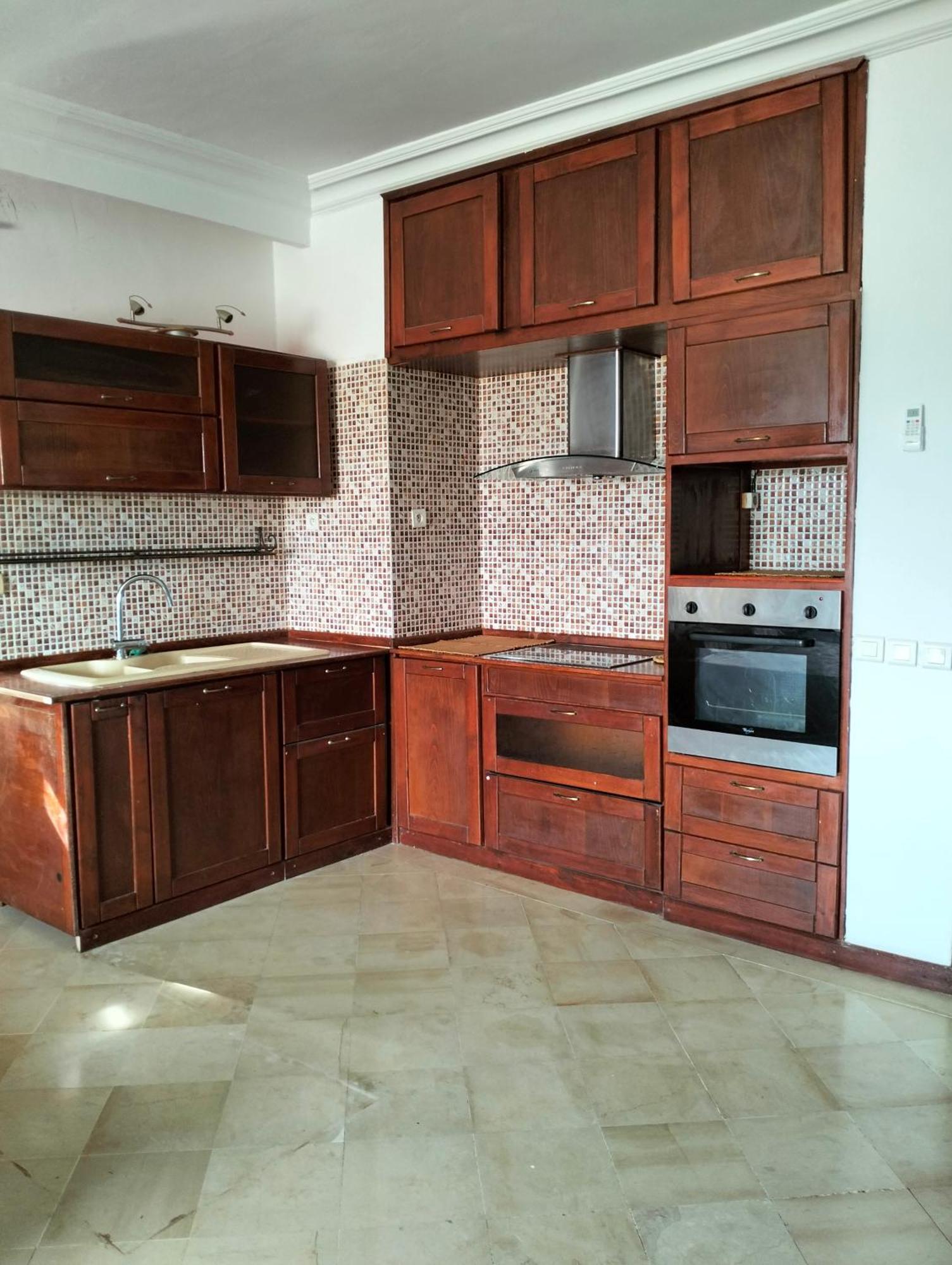 011 -118-121 Camus Apartment *